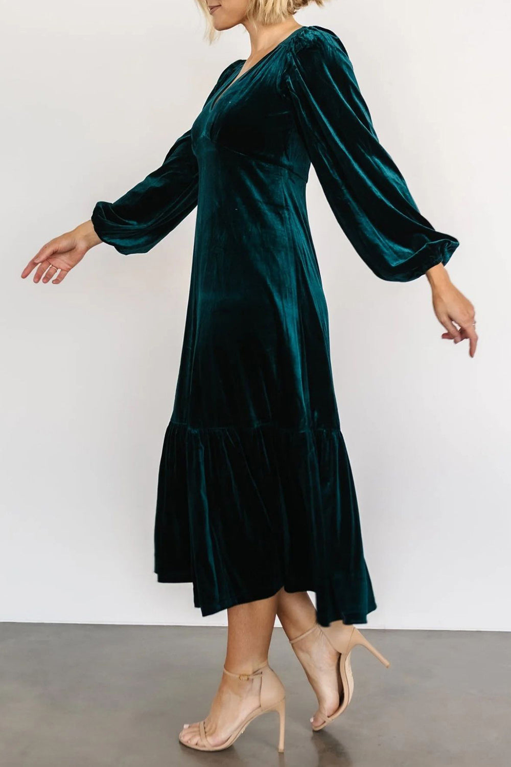 V-Neck Long Sleeve Midi Velvet Dress Trendsi