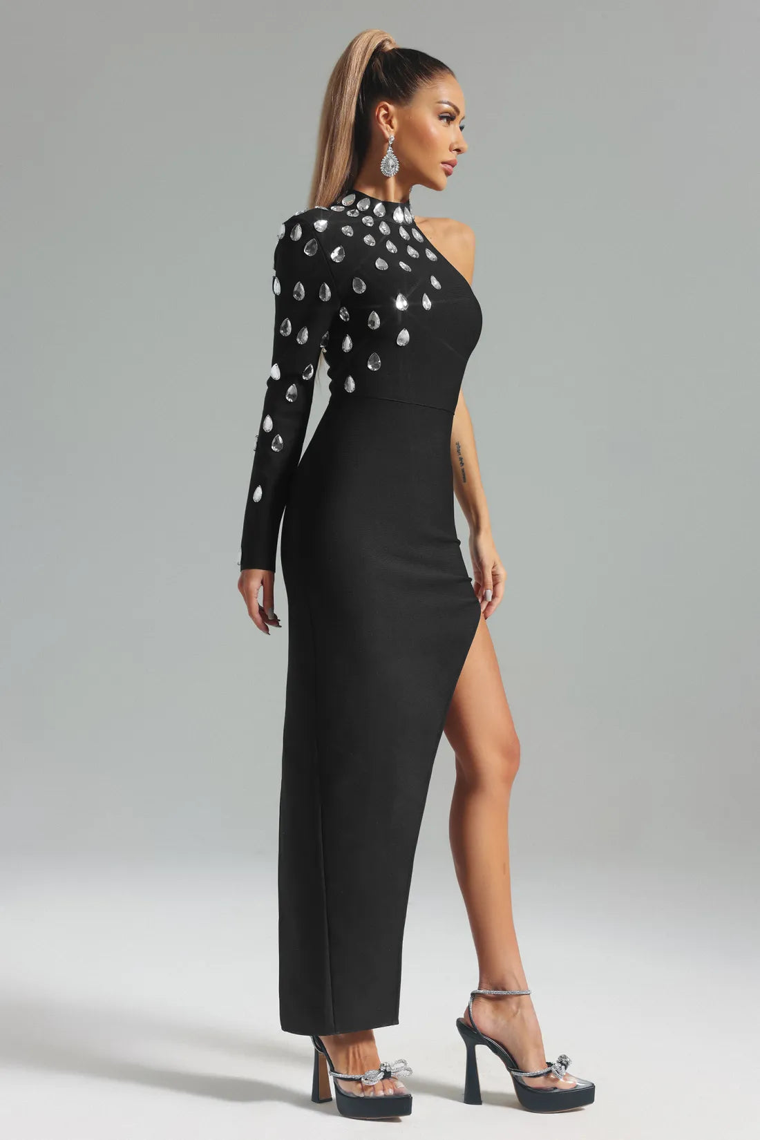 Gorgeous Affordable Luxury Slant Shoulder Long Sleeve Slim Fit Set Diamond Bandage One-piece Dress Aclosy