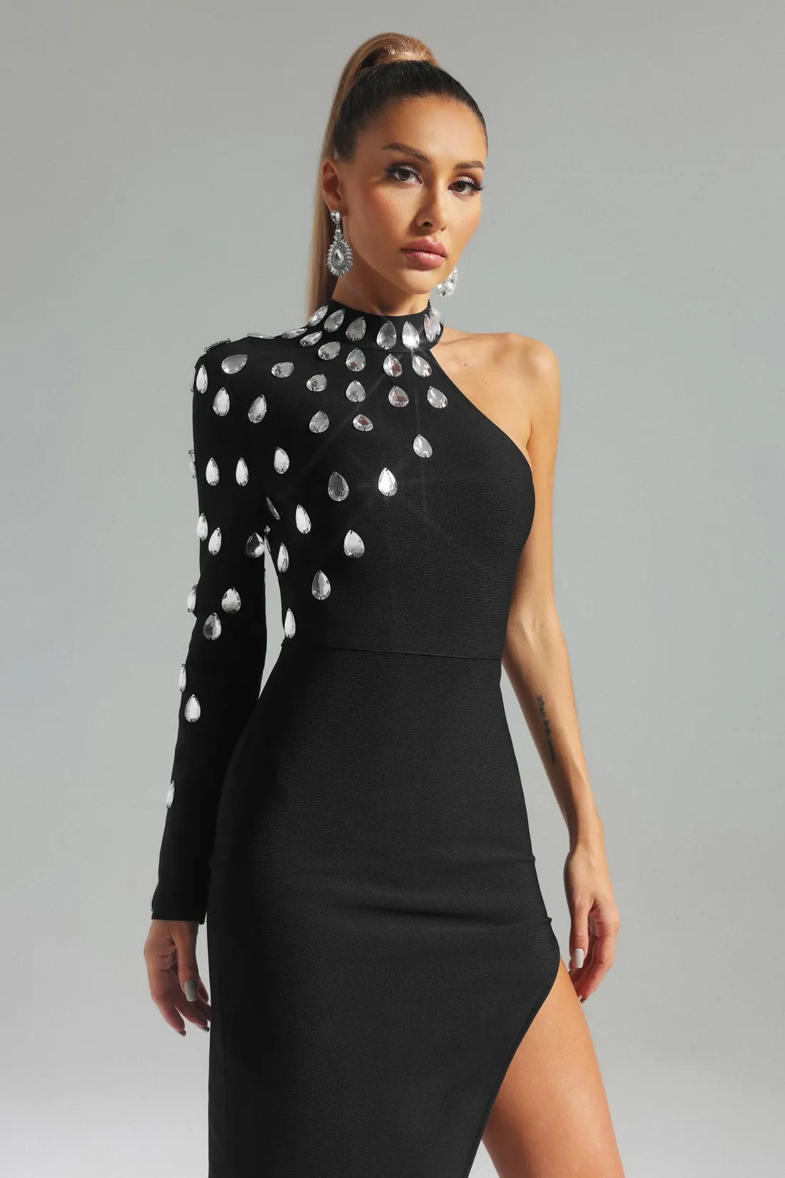 Gorgeous Affordable Luxury Slant Shoulder Long Sleeve Slim Fit Set Diamond Bandage One-piece Dress Aclosy