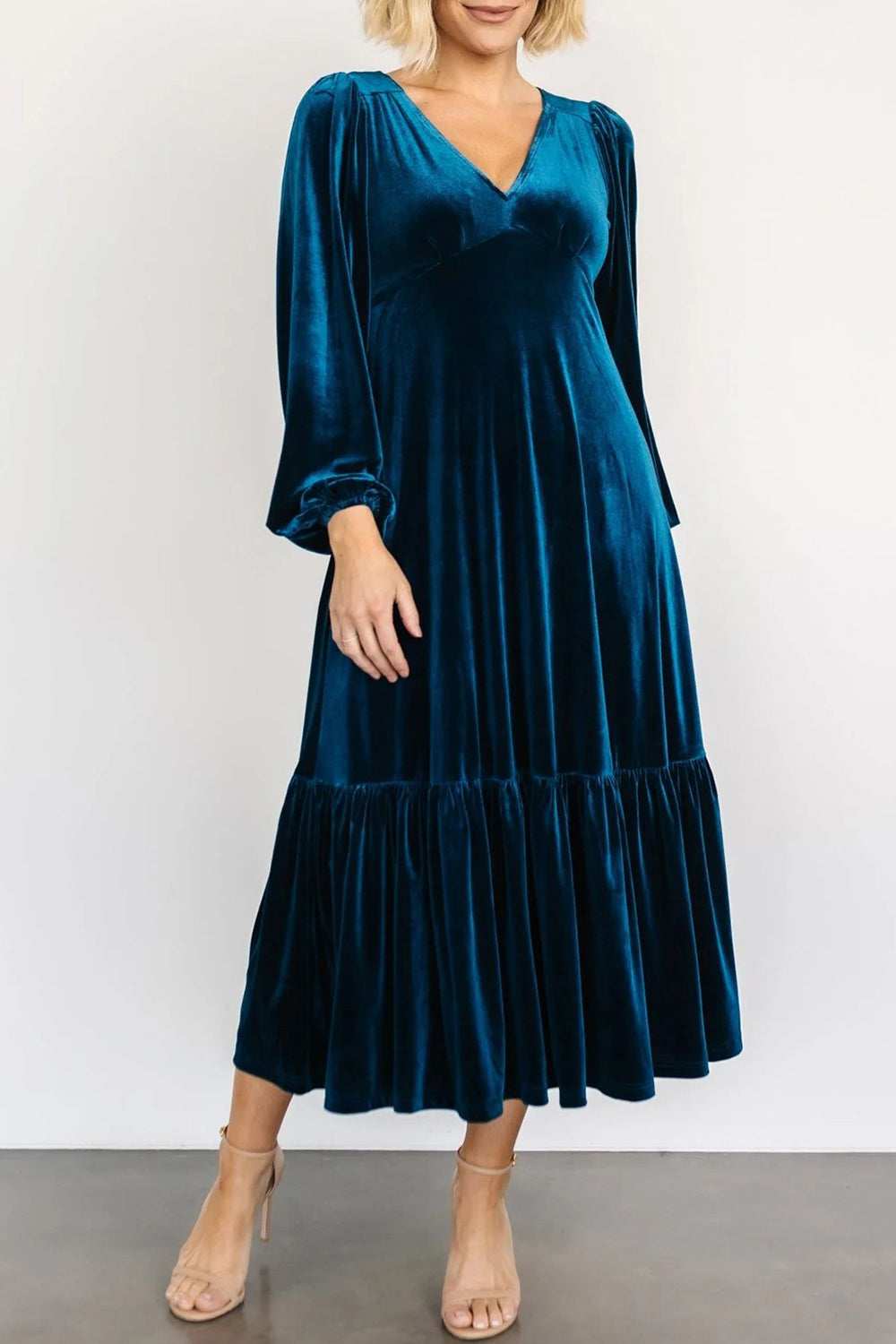 V-Neck Long Sleeve Midi Velvet Dress Trendsi