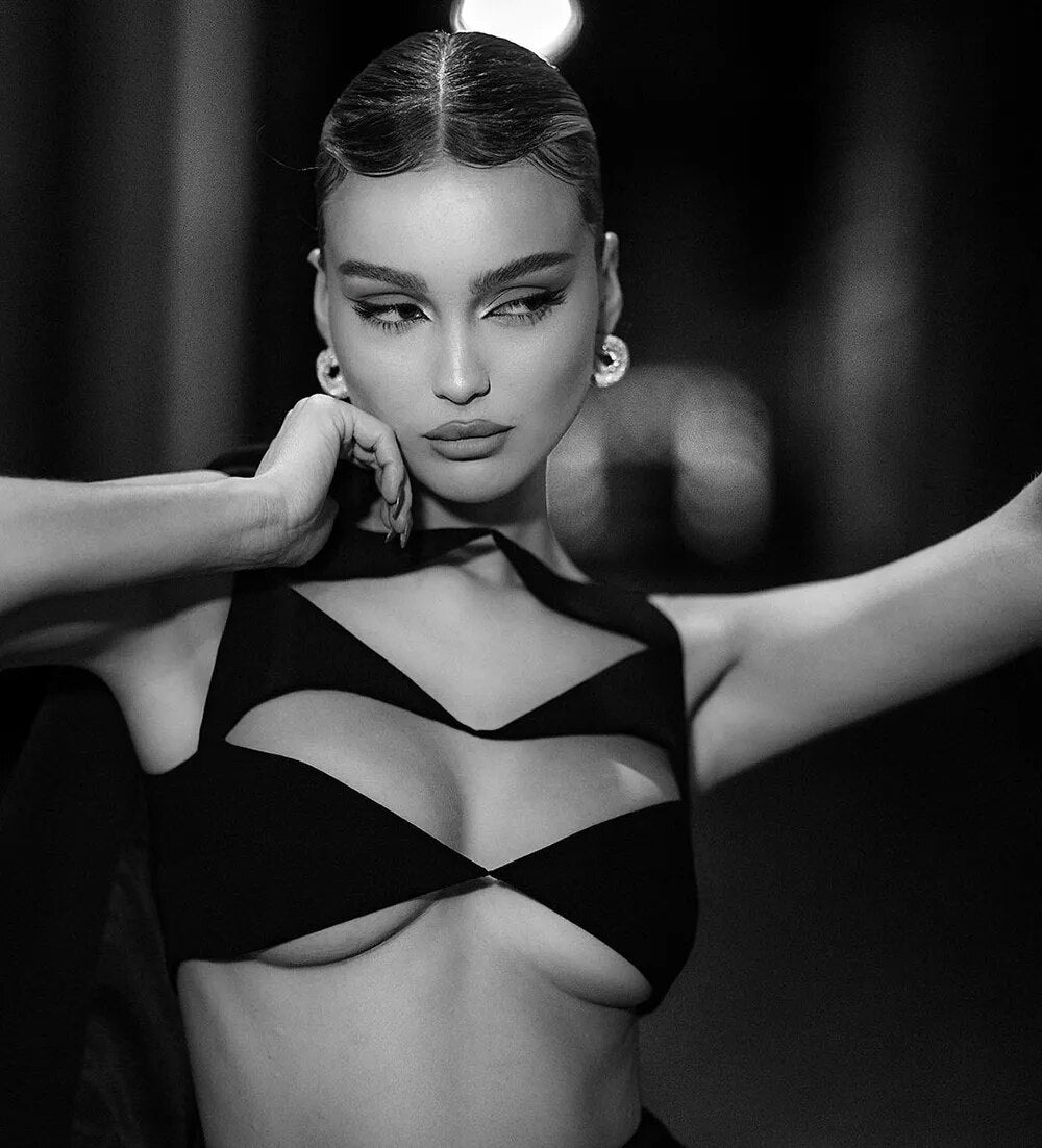 CHARMING CUTOUT ELITE HOLLOW DRESS Aclosy