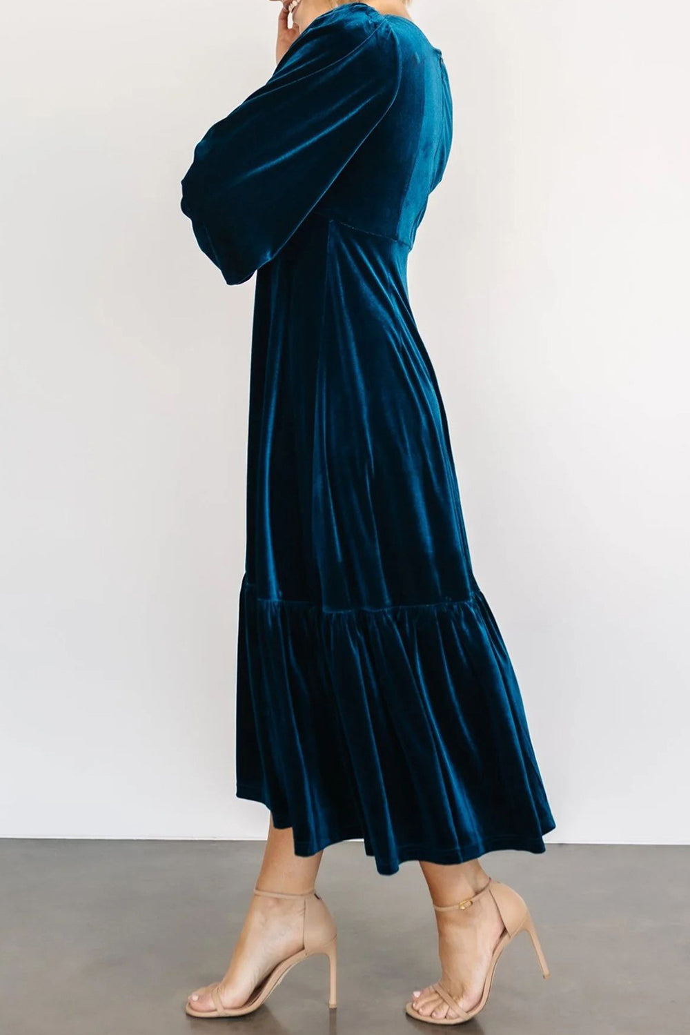 V-Neck Long Sleeve Midi Velvet Dress Trendsi