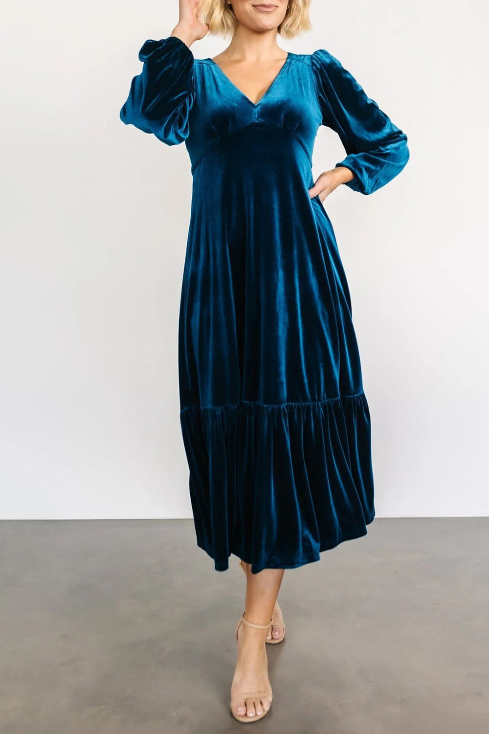 V-Neck Long Sleeve Midi Velvet Dress Trendsi