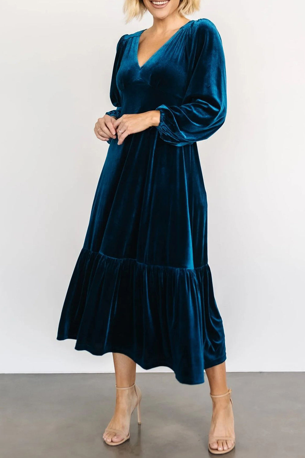 V-Neck Long Sleeve Midi Velvet Dress Trendsi