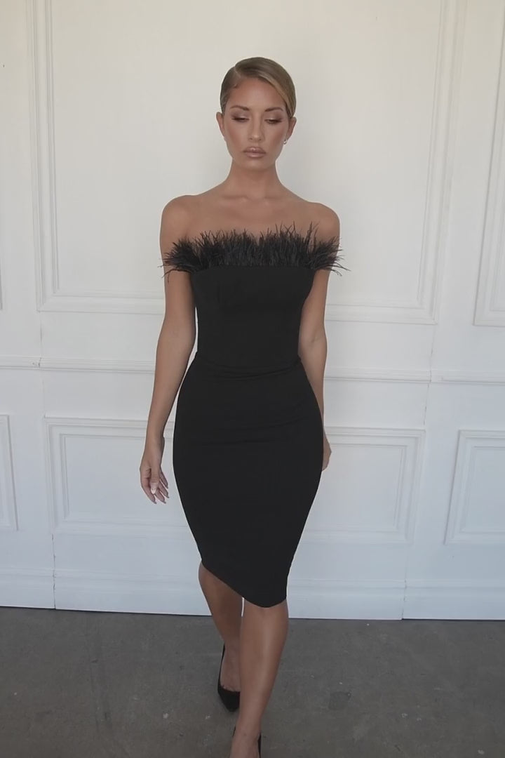 CHIC STRAPLESS FEATHER DRESS