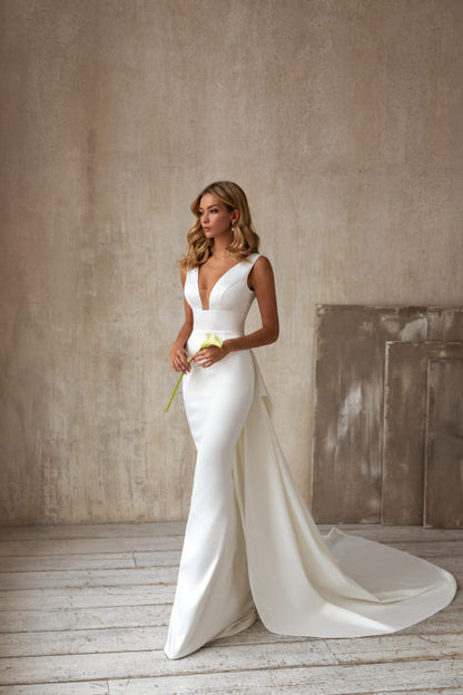 Sexy V-Neck Sleeveless Tail Wedding Dress Long Dress aclosy