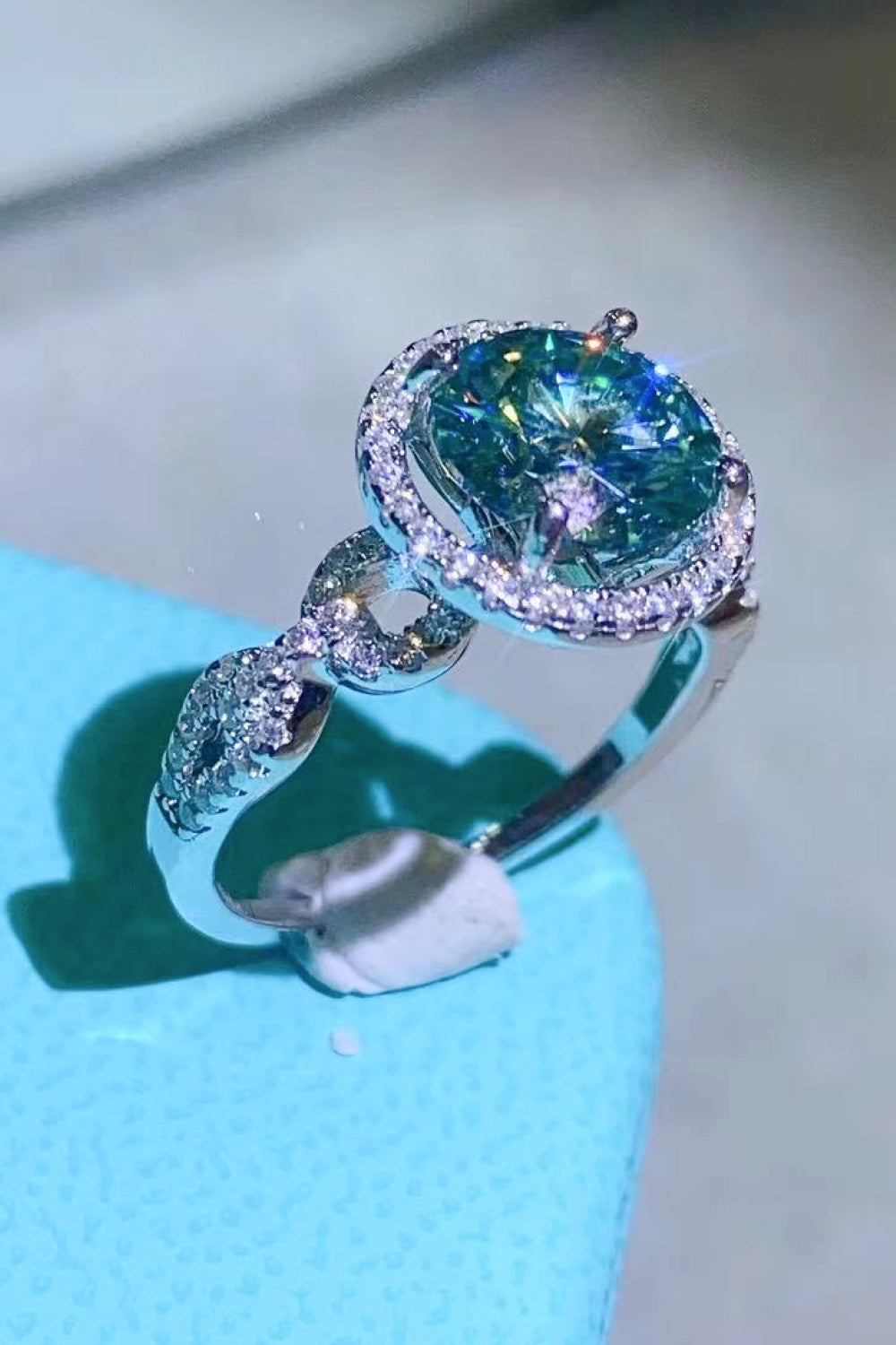 2 Carat Moissanite Emerald Green Ring Trendsi